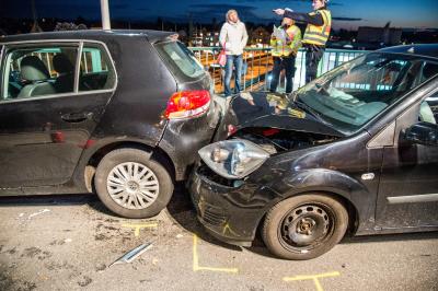 Wendlingen: Fuenf verletzte Personen nach Verkehrsunfall mit vier Pkws auf der Roemerbruecke